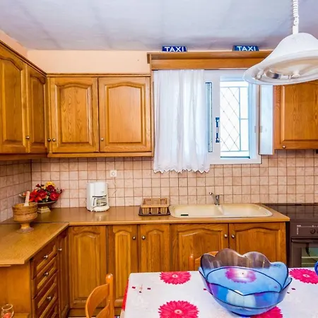 Апартаменты Tselepis House *
